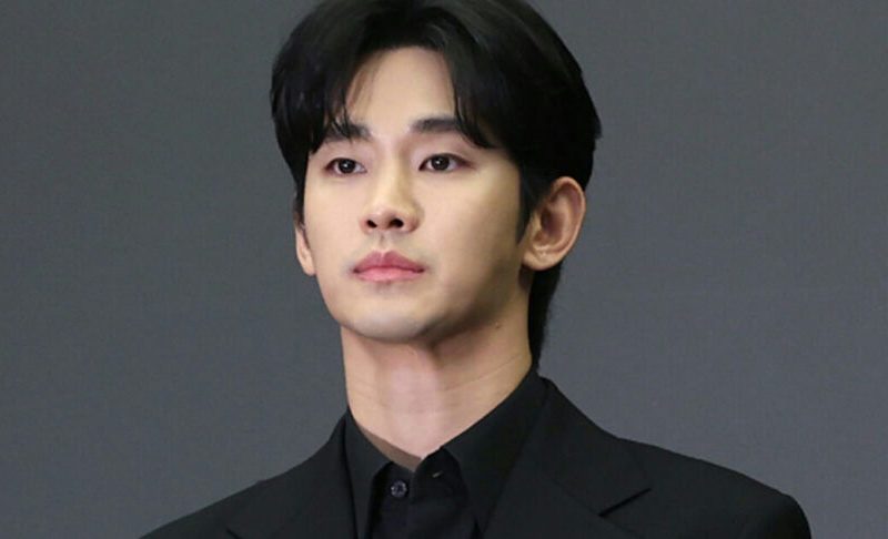 people-man-A-Korean actor-A-black suit-A-dark background