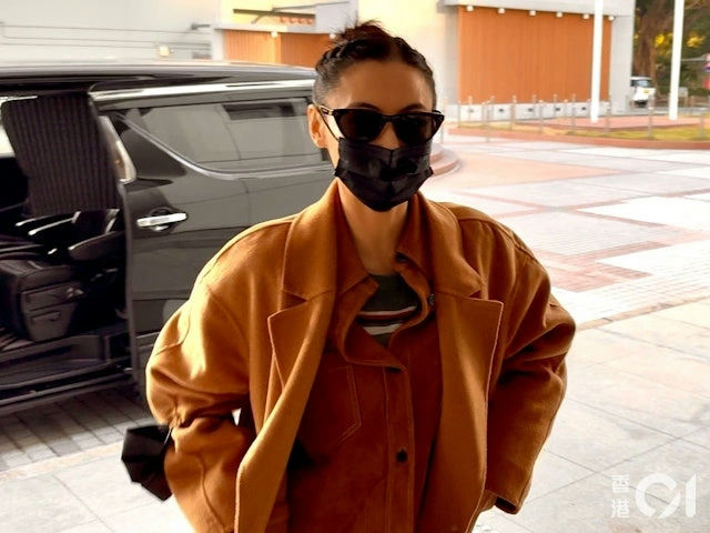 people-1-woman-A-face mask-B-sunglasses-C-brown coat