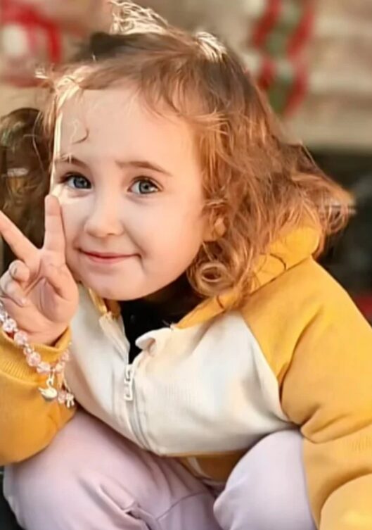 chinese girl blonde hair blue eyes  ihtzbcd0s7vr9t5ft5zfmay52yc3dvwjrmfguojzvsg-chinese-girl-blonde-hair-blue-eyes-213