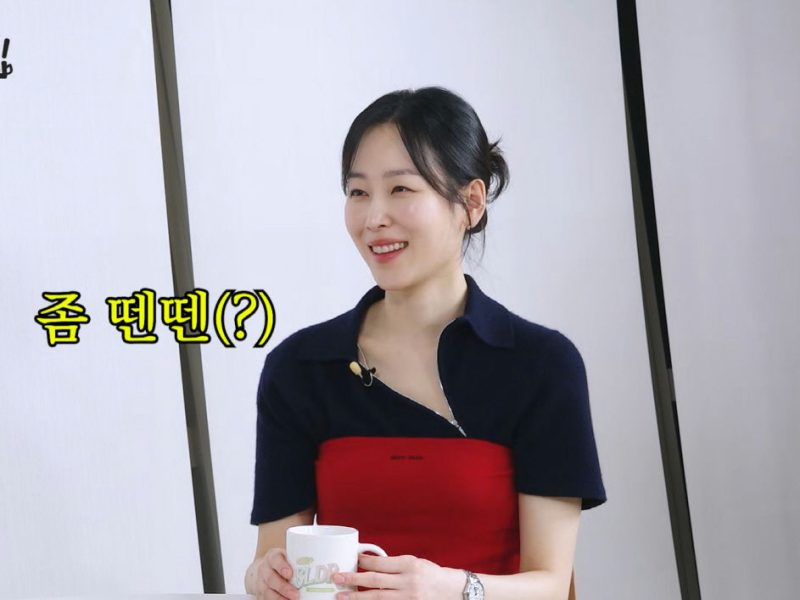seo hyunjin parents book cafe life