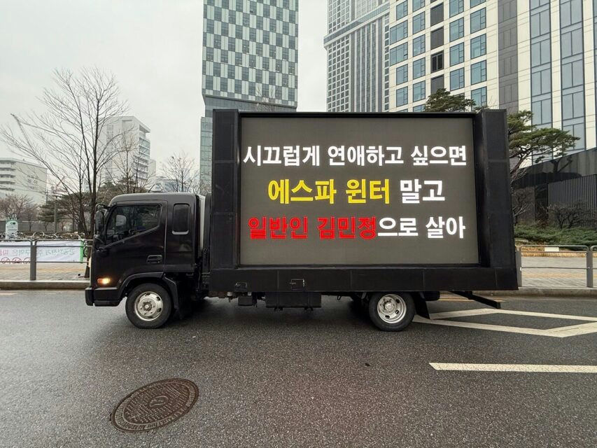 truck-A-LED screen-A-Korean text-A-city street-A-buildings
