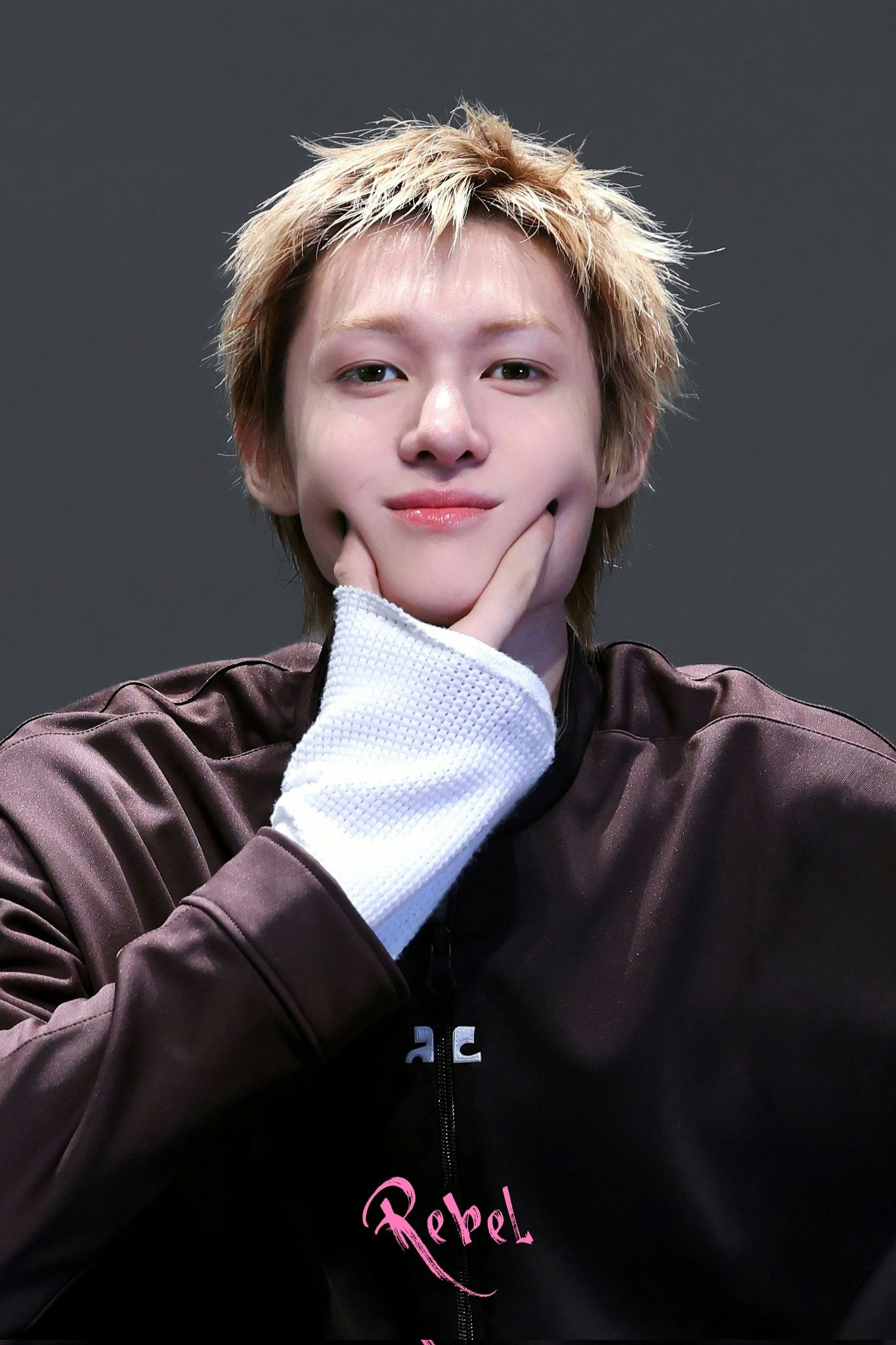 people-A-male idol-A-blond hair-B-pouting-C-brown jacket