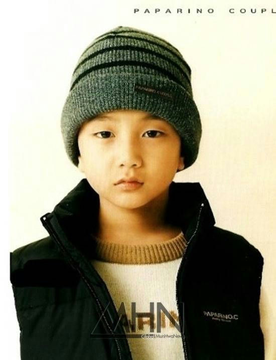 people-A-young boy-A-child model-A-wearing beanie-A-wearing vest-B-wearing sweater