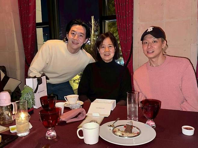Park Yoochun family photo aging