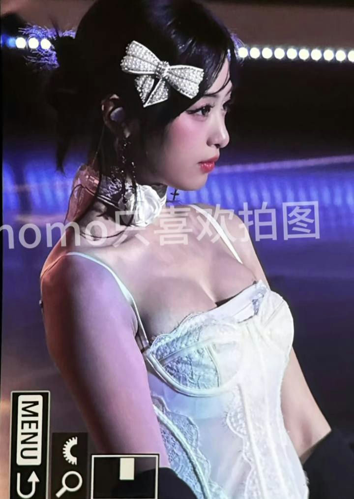 people-young woman-side profile-hair accessory-pearl bow-white corset top-stage lighting