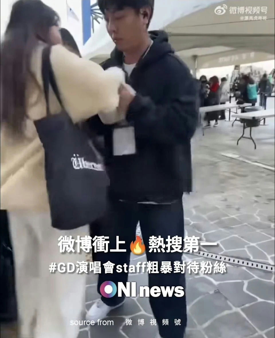 people-A-staff member-A-hoodie-B-female fan-B-giving object-C-event setting