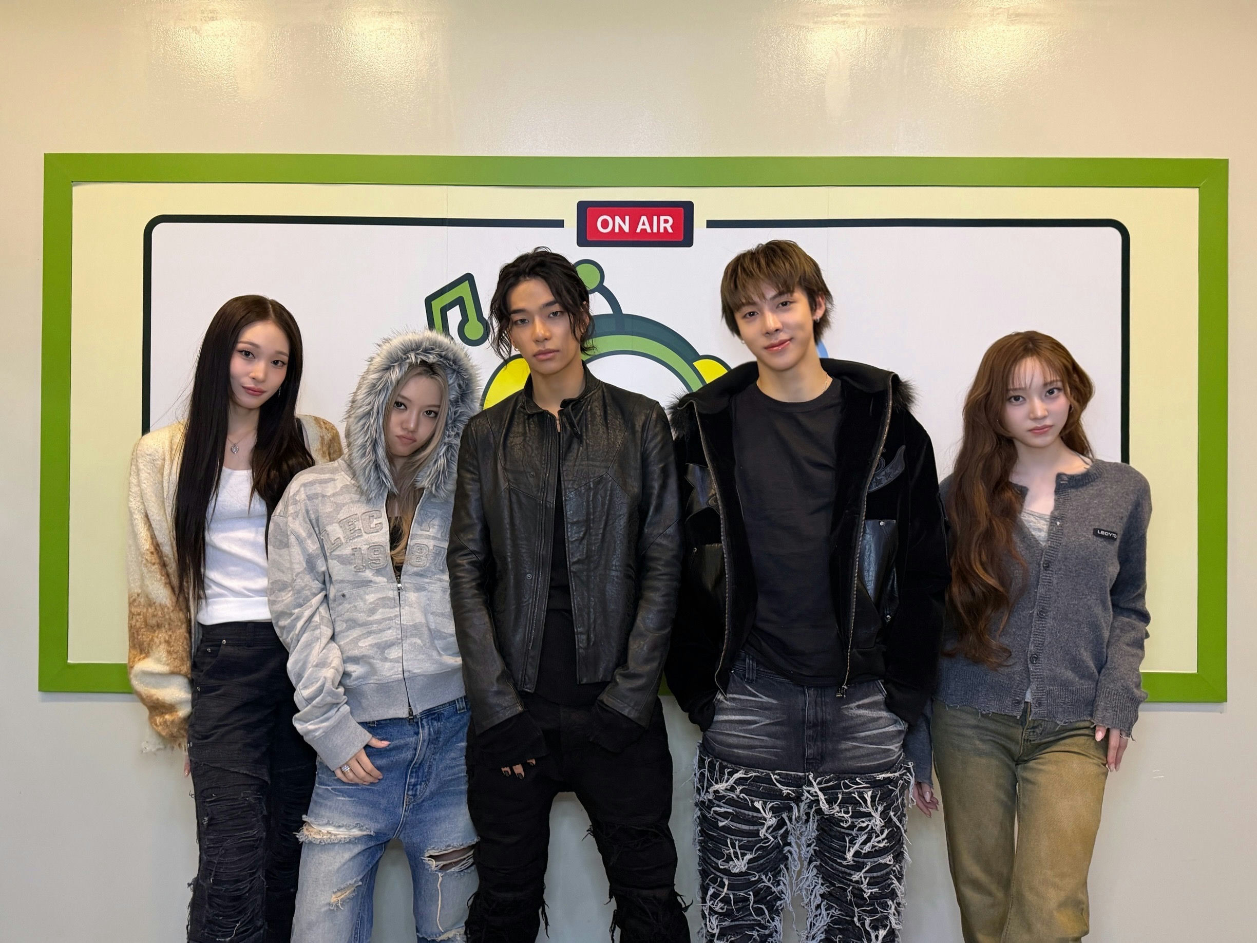 people-5-K-pop-A-fashion-A-group-photo-A-studio-A-on-air