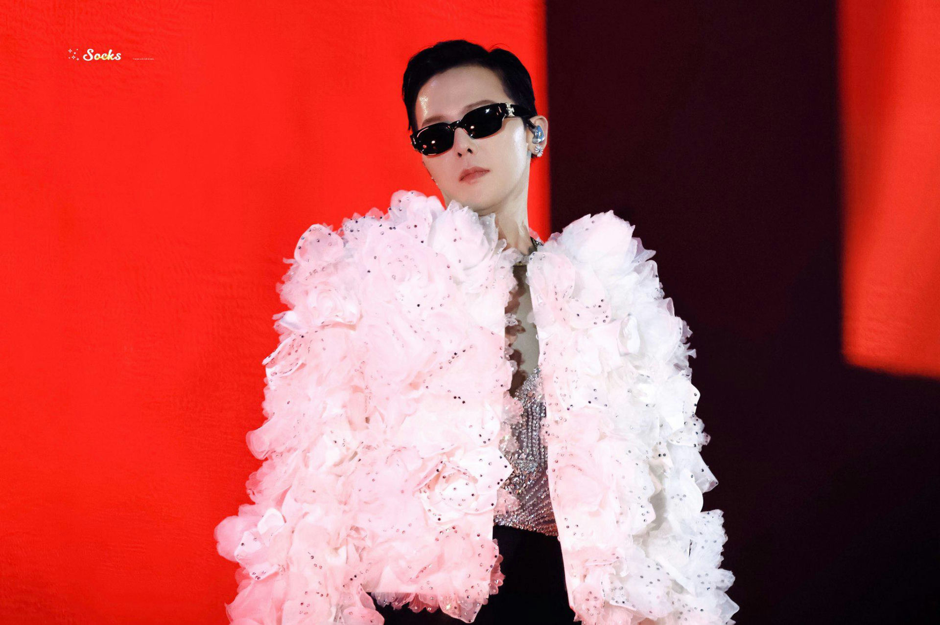 people-J-Hope-A-white-ruffle-jacket-A-sunglasses-A-stage-performance