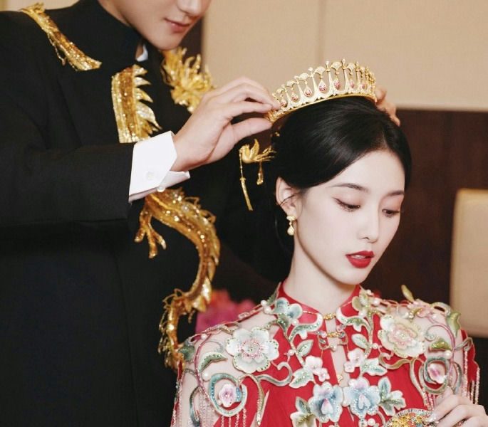 people-man-placing-crown-on-woman-woman-wearing-red-dress-and-crown-crown-gold-and-jeweled