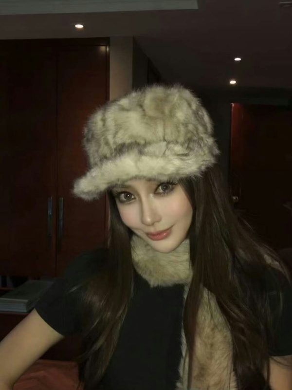 people-woman-A-fur hat-A-fur scarf-B-long brown hair-C-indoor setting