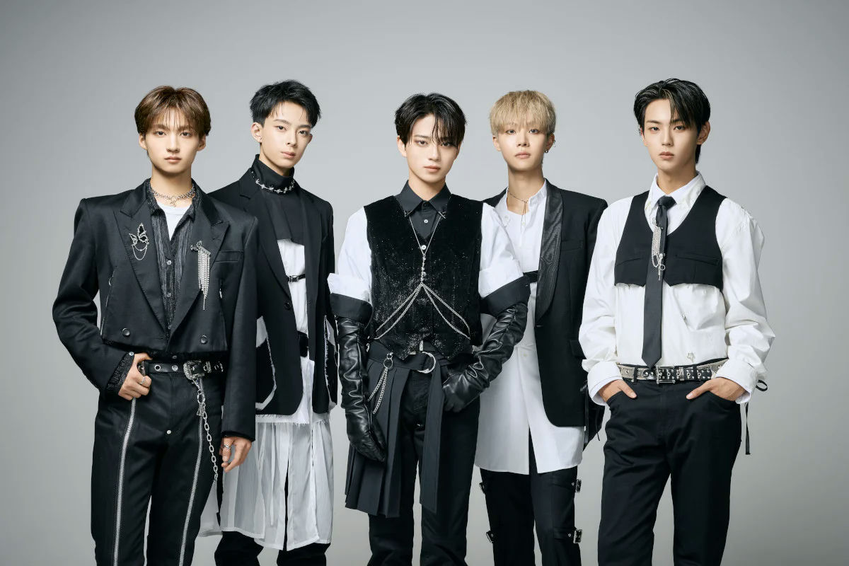 people-5 young men-A-K-pop idols-A-black and white outfits-A-gothic fashion-A-studio portrait