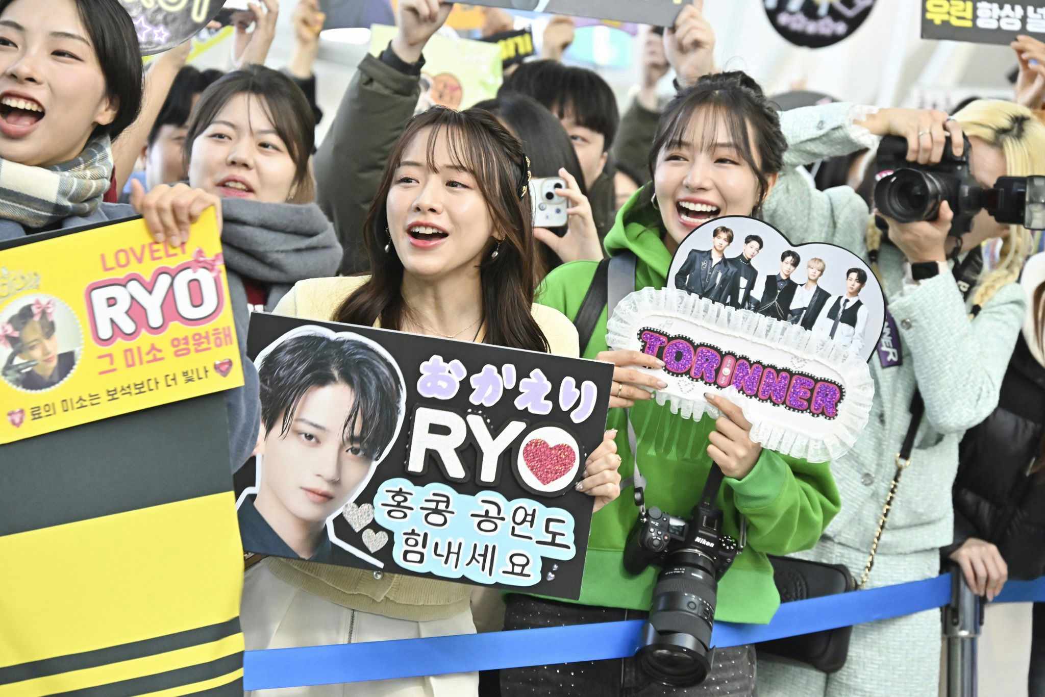 people-Young women-A-fans-A-holding signs-B-excited-C-crowd