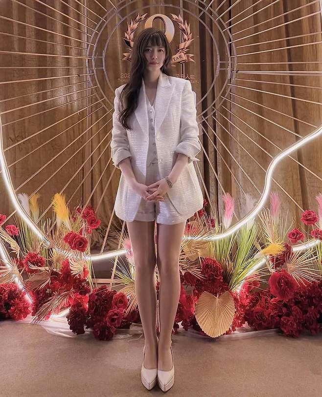 people-Woman-A-white textured suit set-B-long legs-C-red and gold floral backdrop