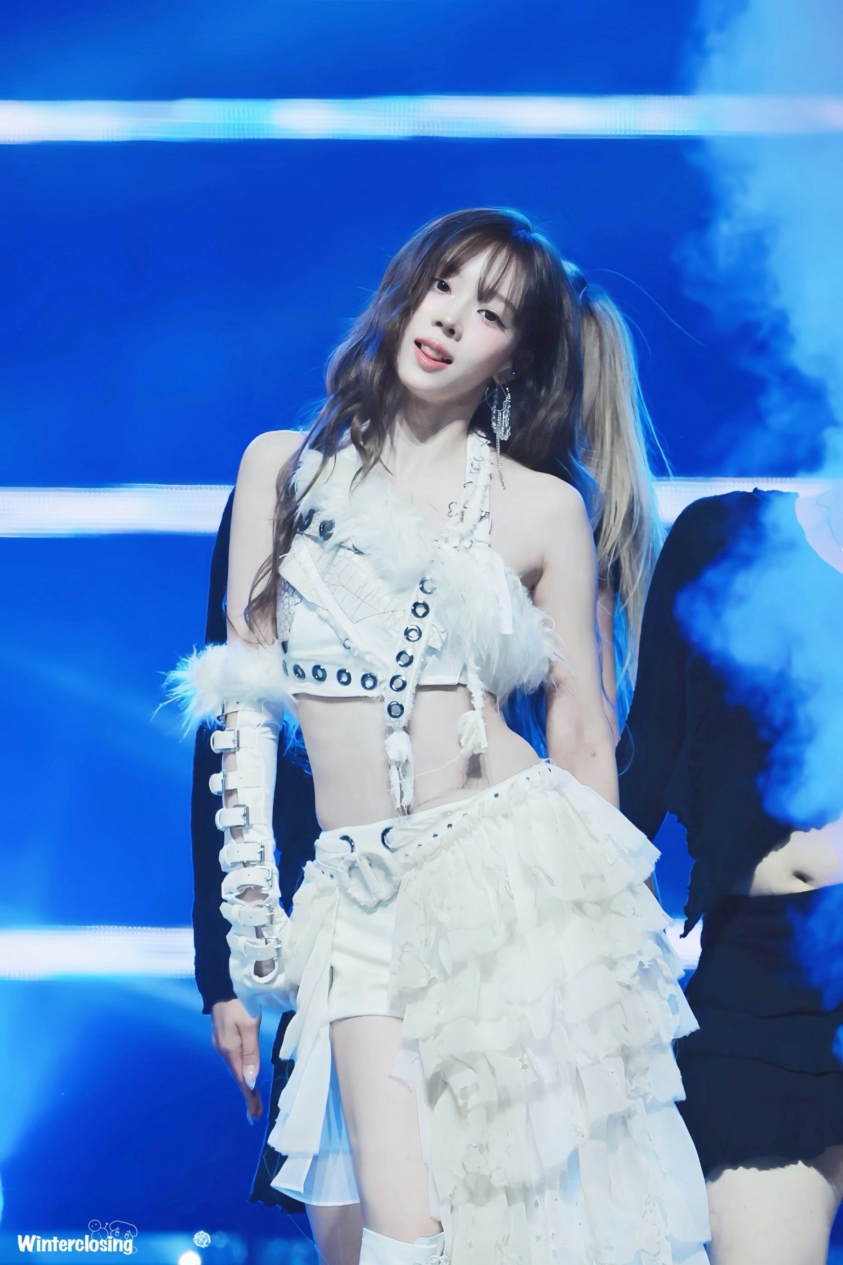 people-1-female-A-kpop idol-A-white outfit-B-stage performance-B-blue background-C-tongue out