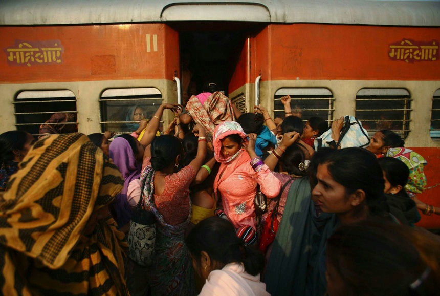 people-Many women-A-crowding-A-boarding a train-B-Indian Railways-C