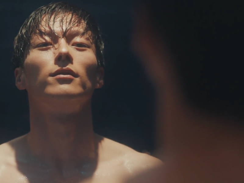 people-Man-A-wet hair-B-muscular-C-looking up