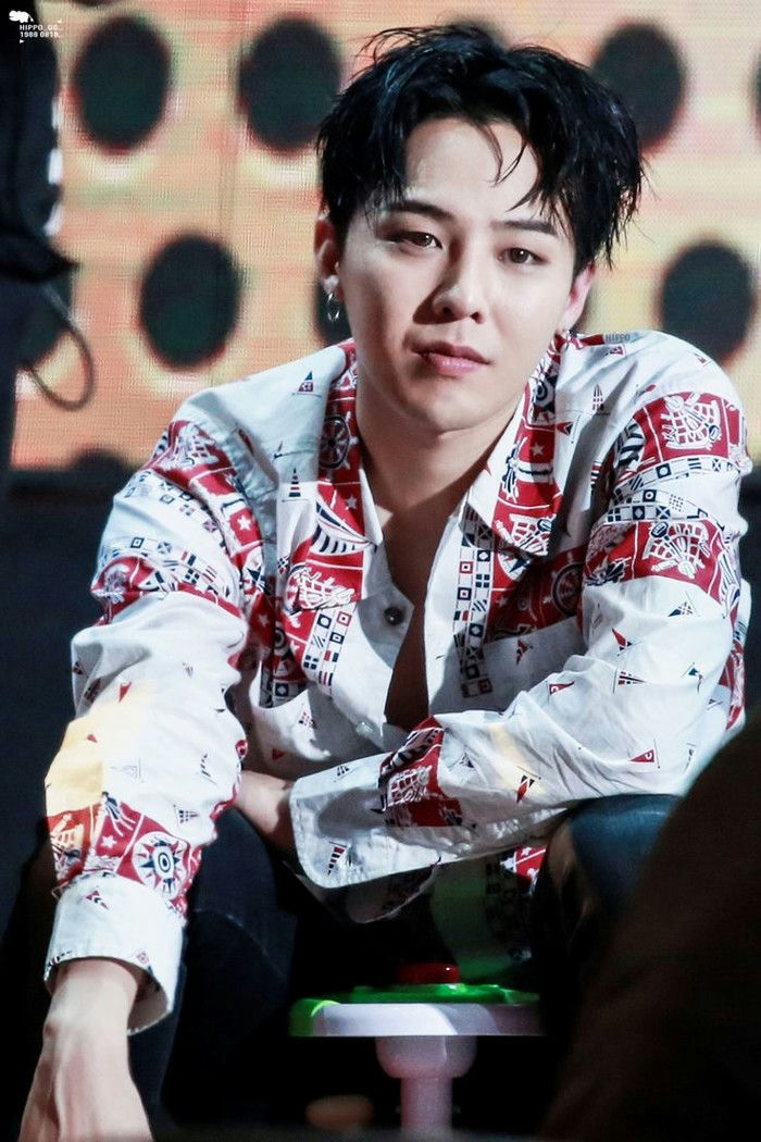 people-G-Dragon-A-white and red patterned shirt-A-sitting-A-earring