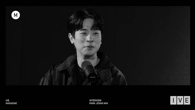 people-Park Jeong Min-A-interview-A-microphone-A-black and white