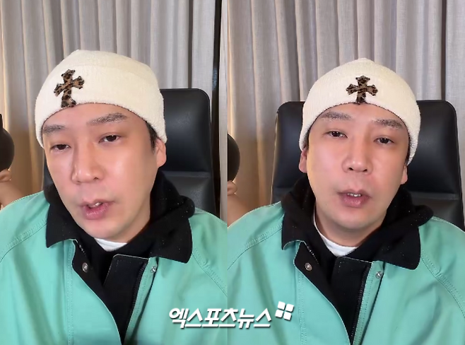 people-Man-wearing white beanie with leopard print cross-wearing mint green jacket-talking-sitting in office chair