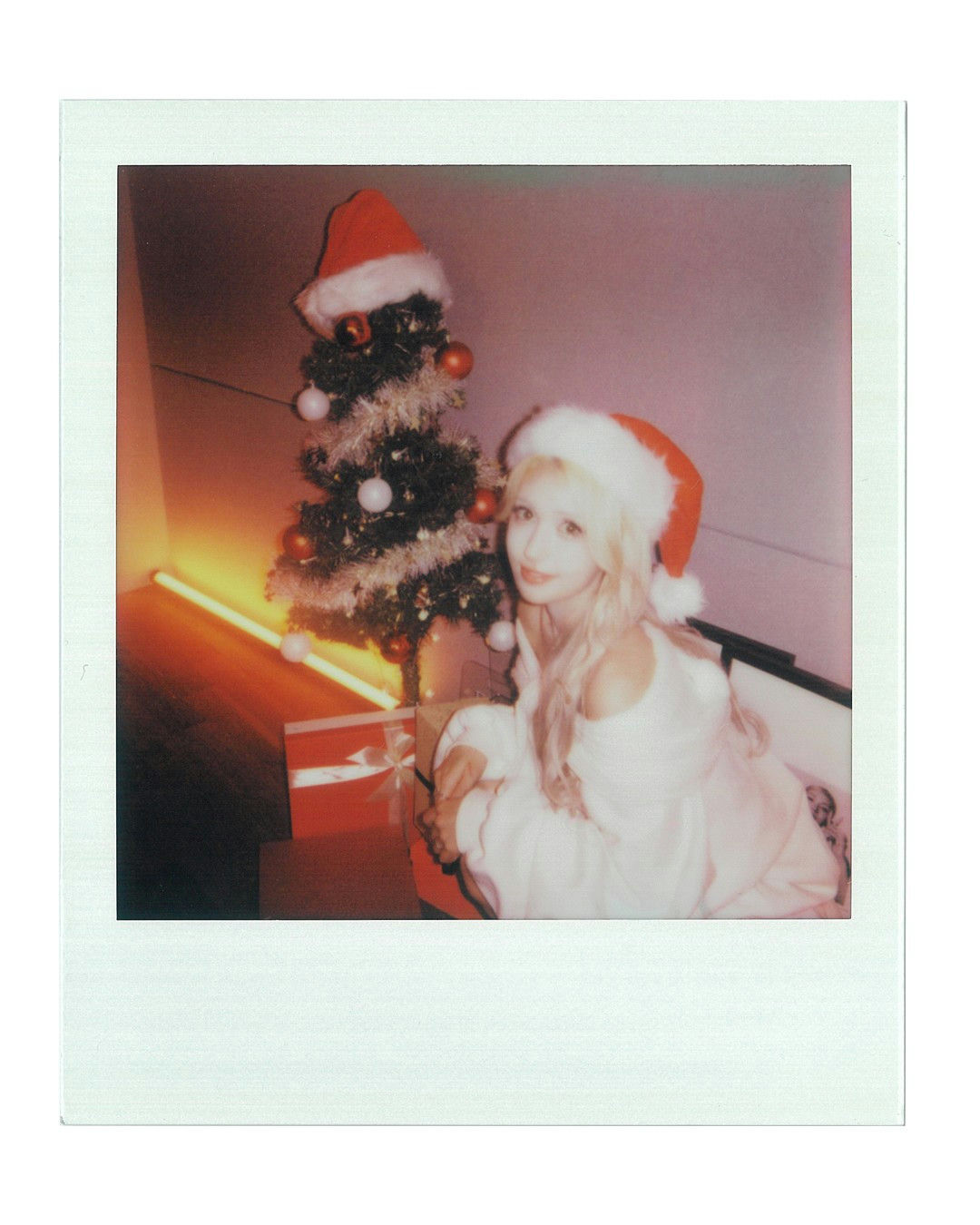 people-One female-A-Christmas-A-Santa hat-B-blond hair-C-Polaroid style
