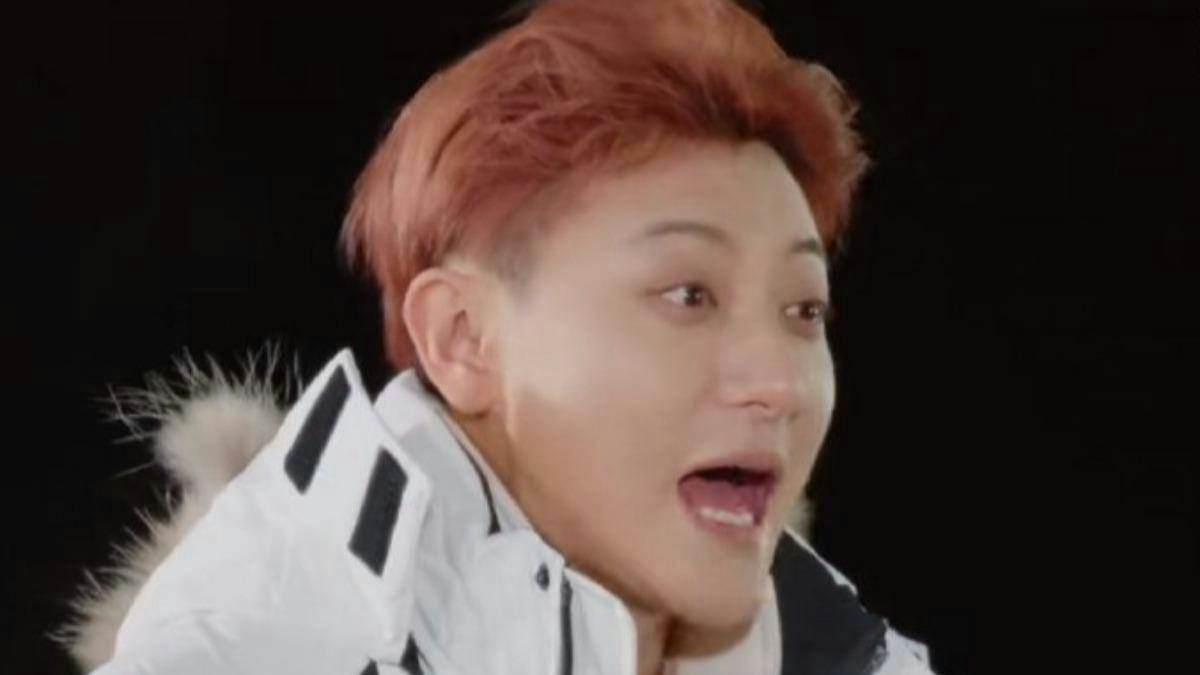 people-Chinese celebrity-Huang Zitao (Tao)-A-shocked expression-A-orange hair-B-white puffy jacket-C-dark background