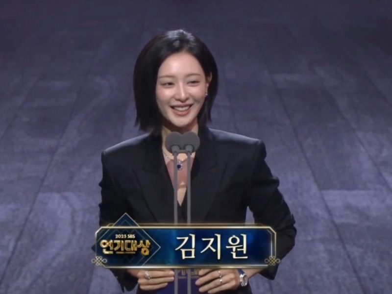 kim ji won sbs drama awards 2025 new hairstyle