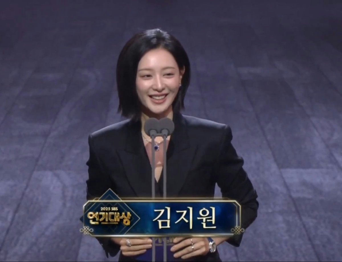 kim ji won sbs drama awards 2025 new hairstyle