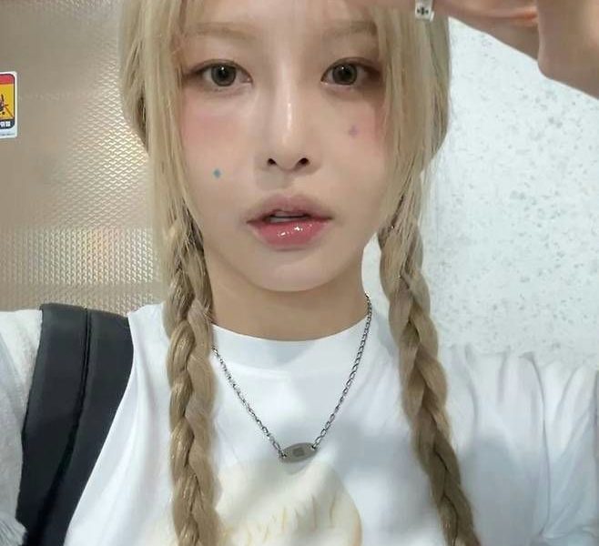 people-1-woman-A-blonde hair-B-pigtail braids-C-silver ring