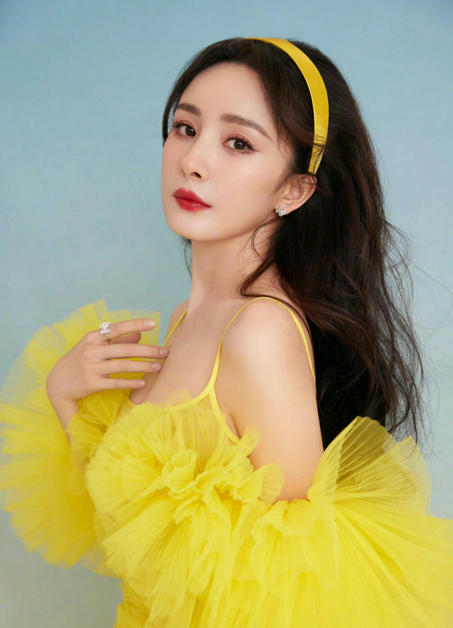 people-Yang Mi-yellow tulle dress-A-yellow headband-A-diamond butterfly ring-A-diamond stud earrings