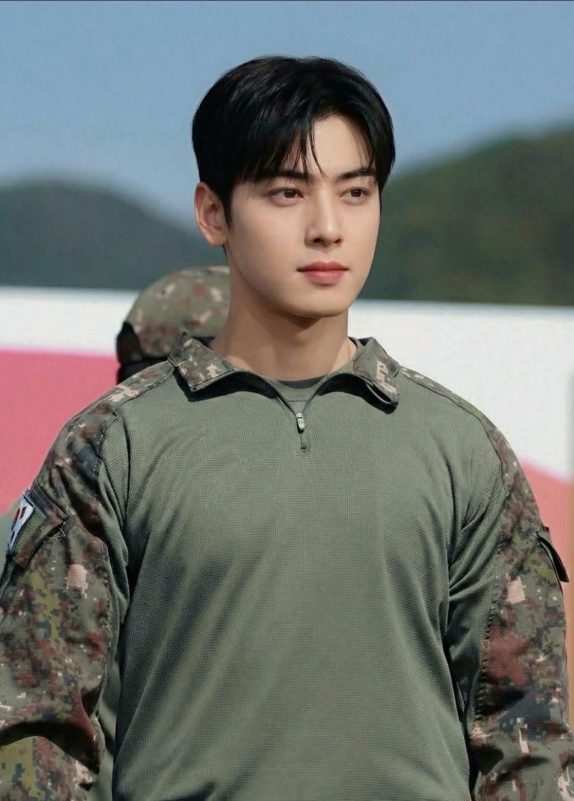 people-Cha Eun-woo-A-military uniform-A-outdoor setting-A-South Korean flag patch
