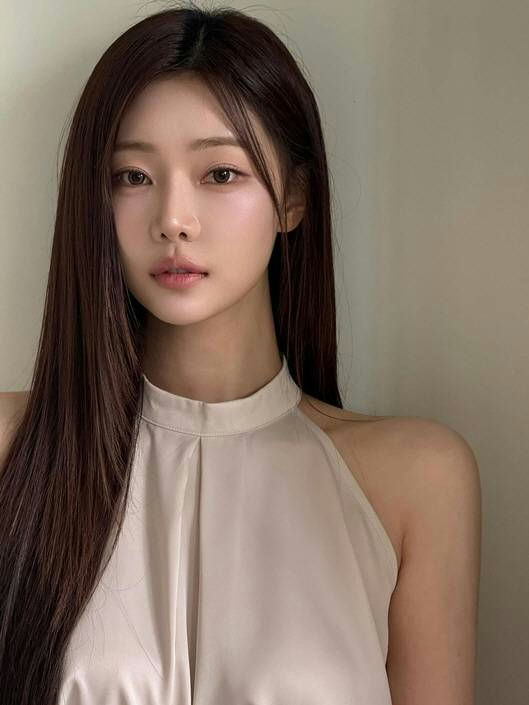 people-Korean female celebrity-long dark brown hair-A-pale skin-A-neutral-toned halter top-B-soft makeup-C