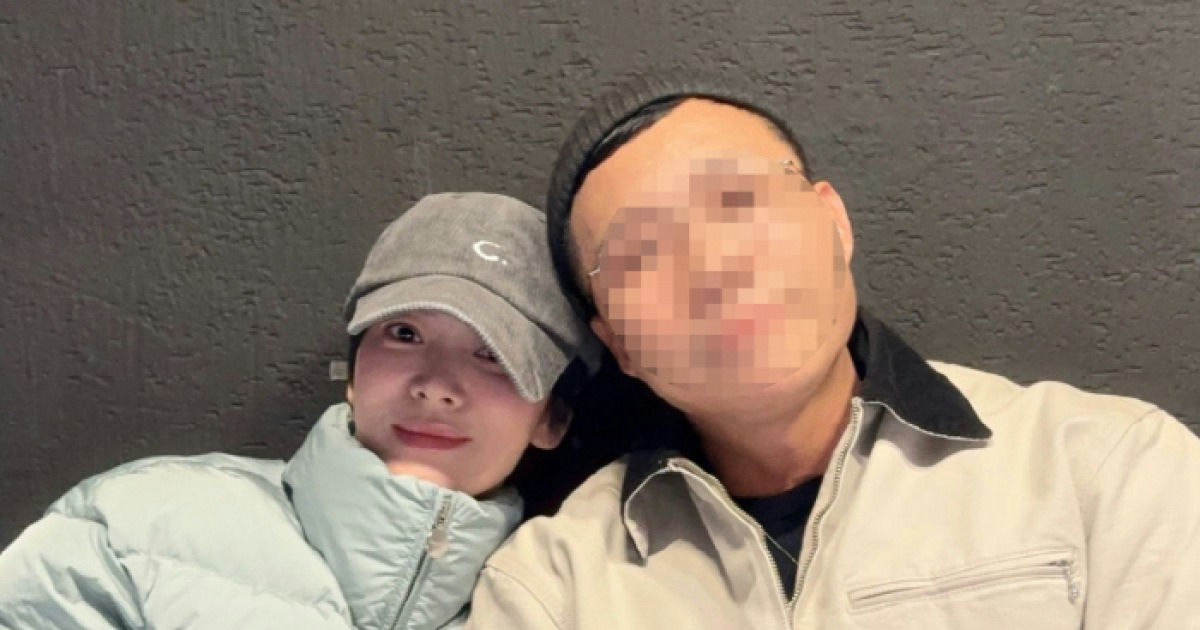 song hyekyo male friend date photos