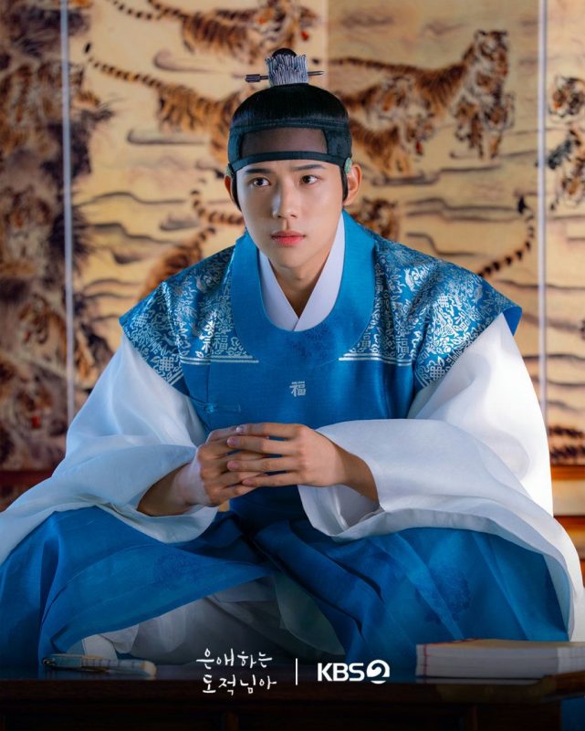 Moon Sang Min Explains Why He Carries Two iPads Amid Industry “Power Abuse” Debate