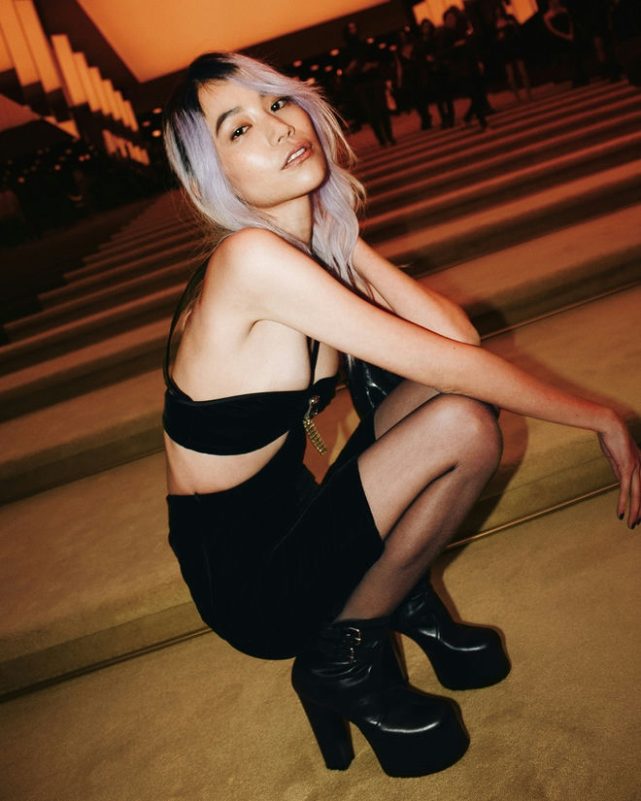 people-Sora Choi-squatting-A-lavender hair-A-black outfit-A-platform boots