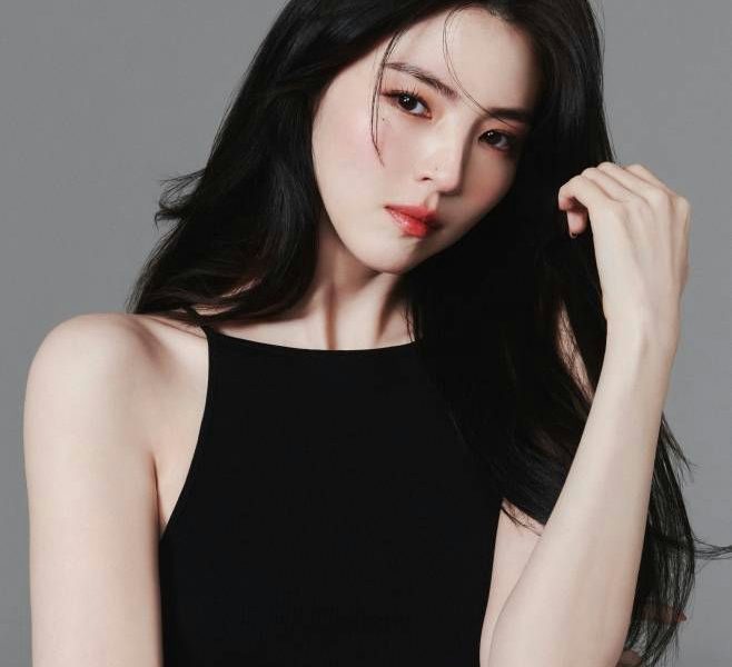 people-Han So-hee-South Korean actress-A-black halter top-A-long black hair-B-studio portrait-C-serious expression