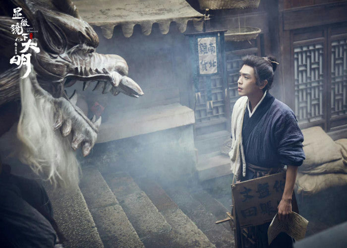people-Zhu Yilong-dragon sculpture-A-period drama-B-street scene-C-smoke