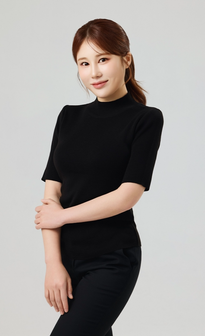 people-Korean-woman-A-brown-hair-A-black-mock-neck-top-B-black-pants-C