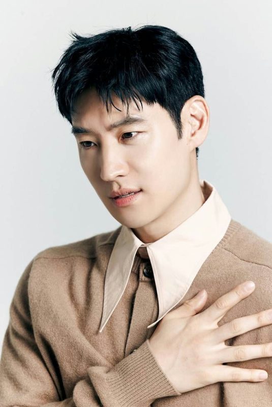 people-Korean actor-A-Lee Jae-wook-A-portrait-B-brown cardigan-C-light collared shirt
