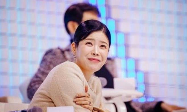 people-Kim Sook-Korean comedian-Korean entertainer-stage background