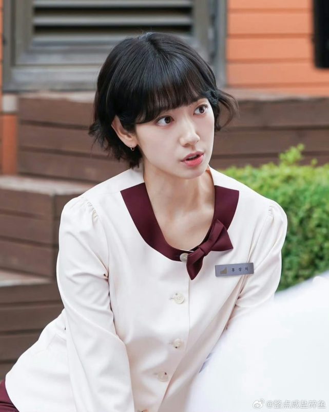 people-Park Shin-hye-Korean actress-short black hair-white uniform-maroon collar and bow-name tag