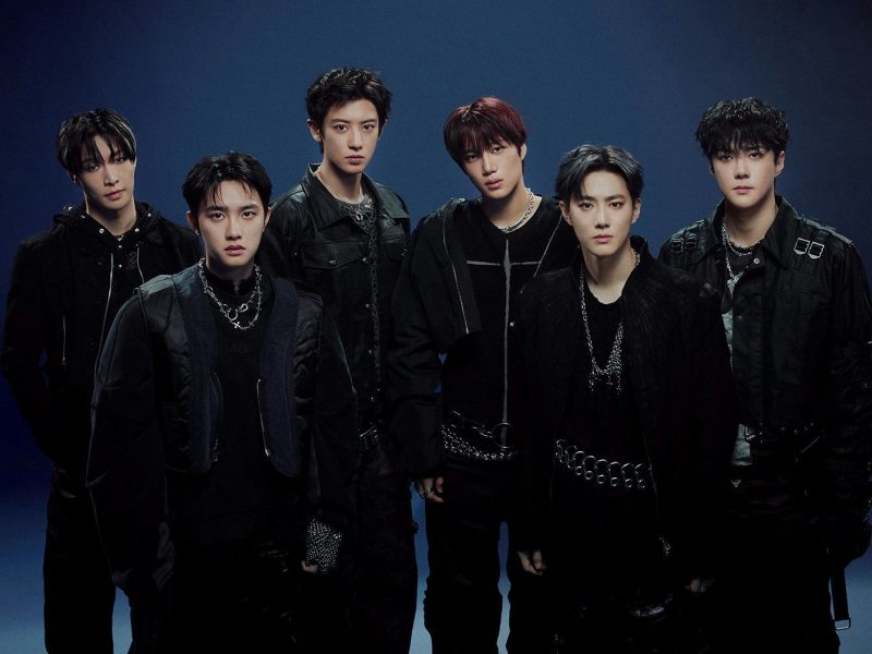 people-EXO-K-pop group-A-black outfits-A-dark blue background-A-chains and buckles-B-formal pose-B-male idols-C