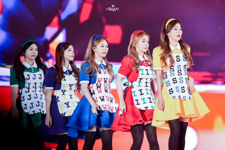 red velvet yearend stage styling