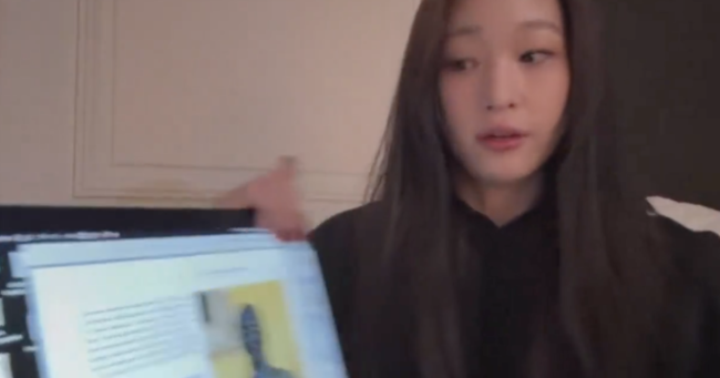 people-Minji (NewJeans)-holding paper-long dark hair-looking at viewer-indoor setting