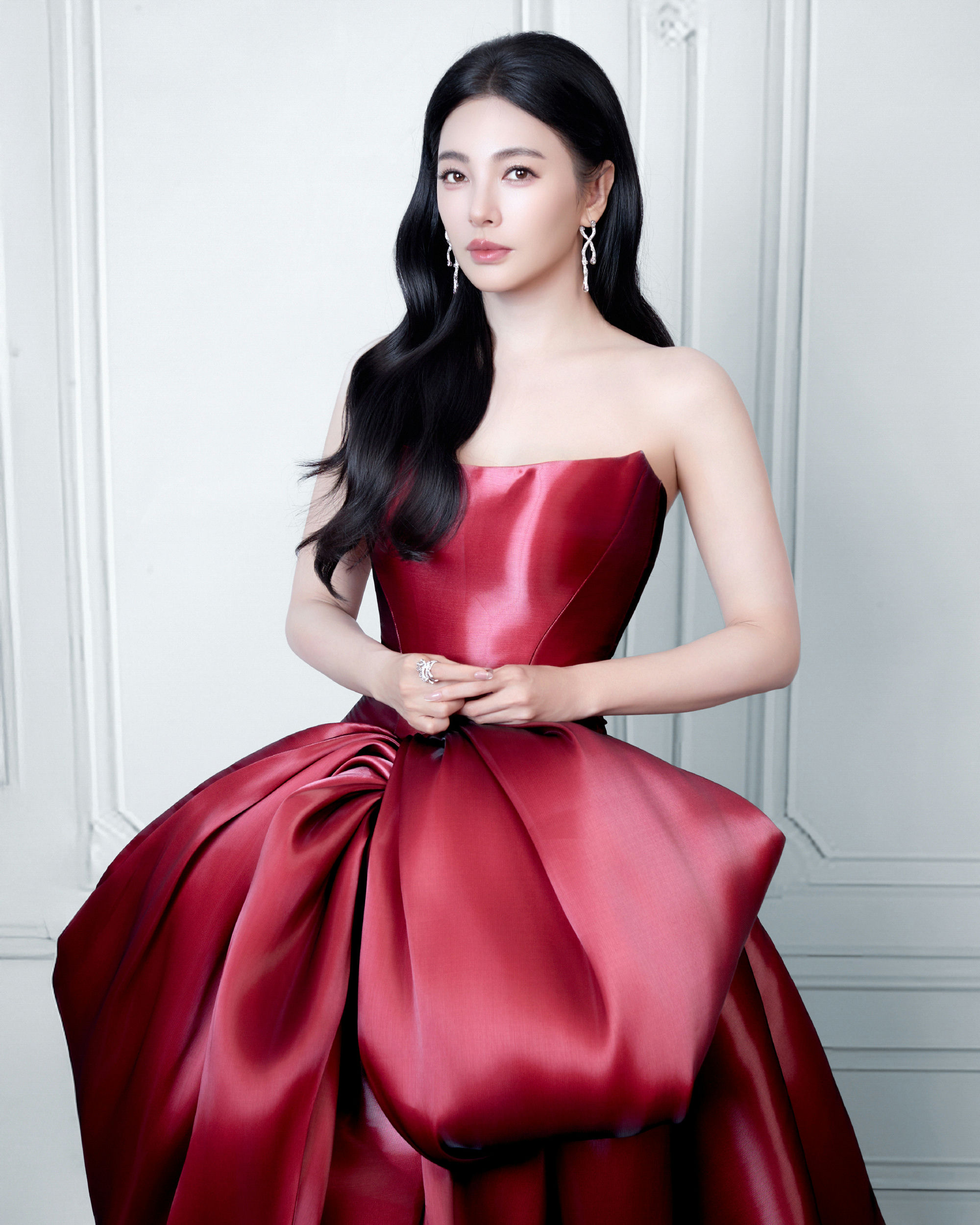people-Kim Hee-sun-red ball gown-A-strapless dress-A-diamond jewelry-B-black wavy hair-C