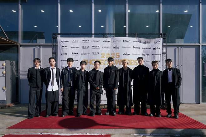 people-group of men-K-pop group-Boy group-All black attire-Red carpet-Outdoor event