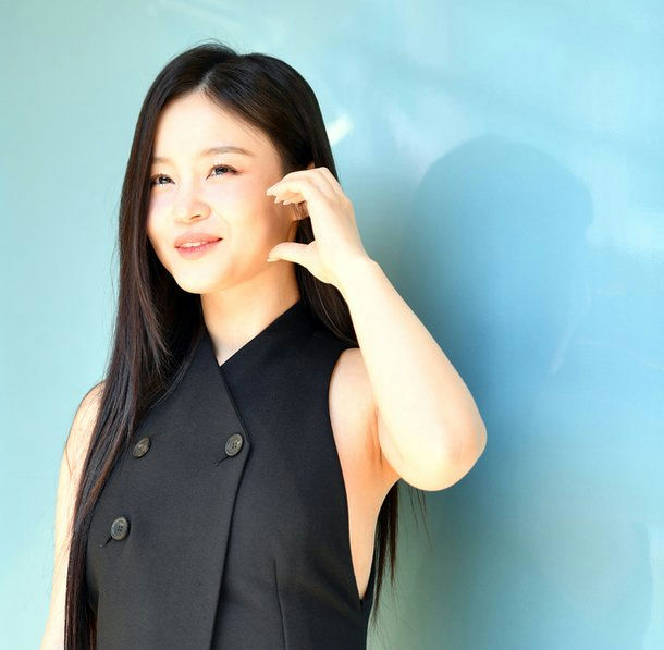Lee Hi unregistered agency controversy