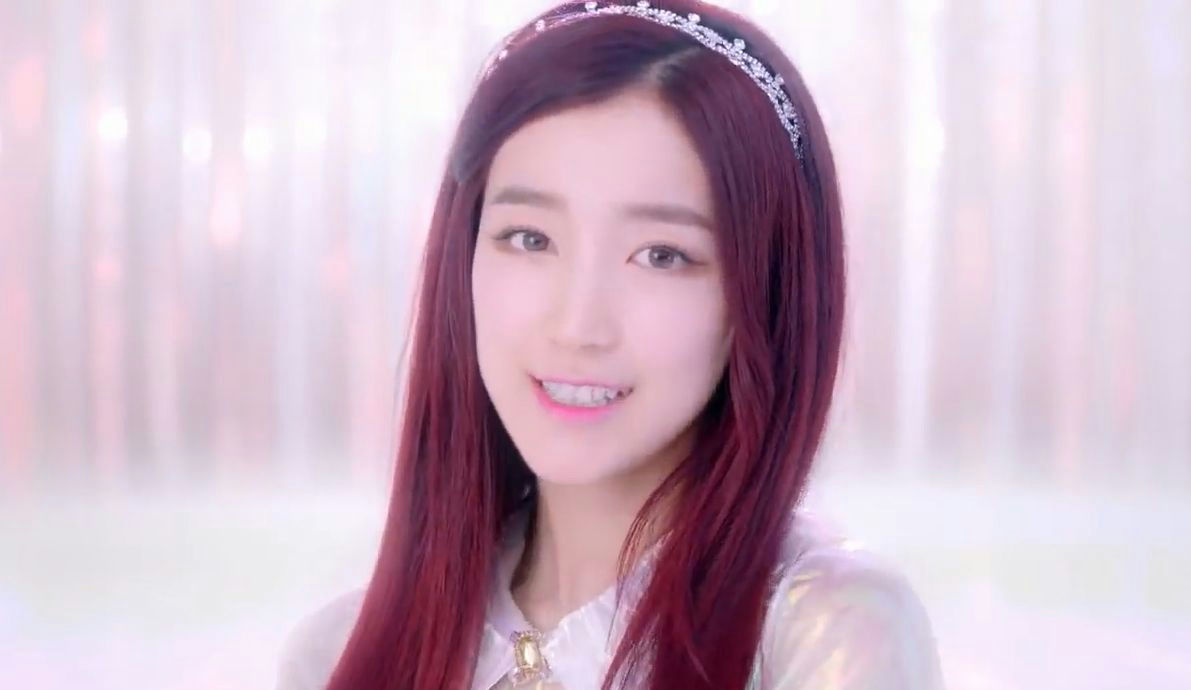 gugudan hana flight attendant
