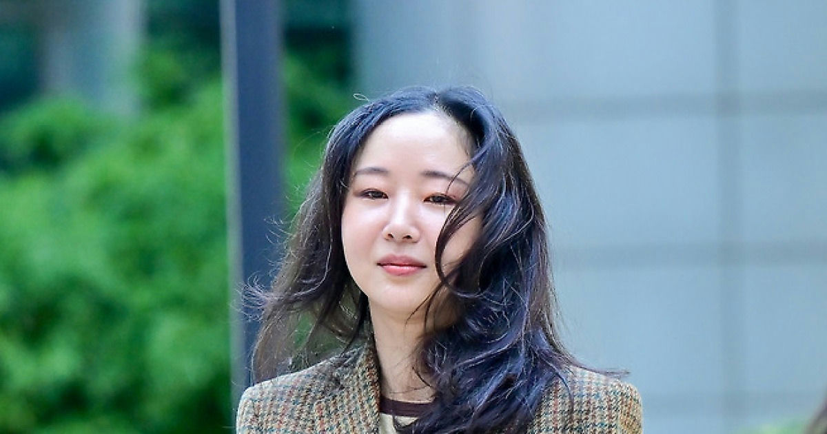 min hee jin press conference rhetoric