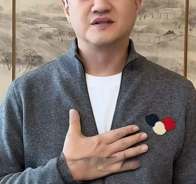 people-Chinese man-A-standing-A-hand on chest-B-wearing grey cardigan-C-background with landscape painting