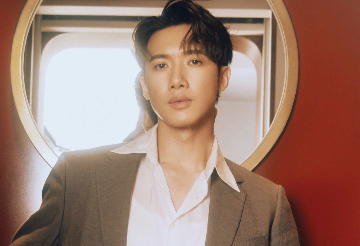 people-Chino Leong-portrait-suit-mirror reflection-red wall